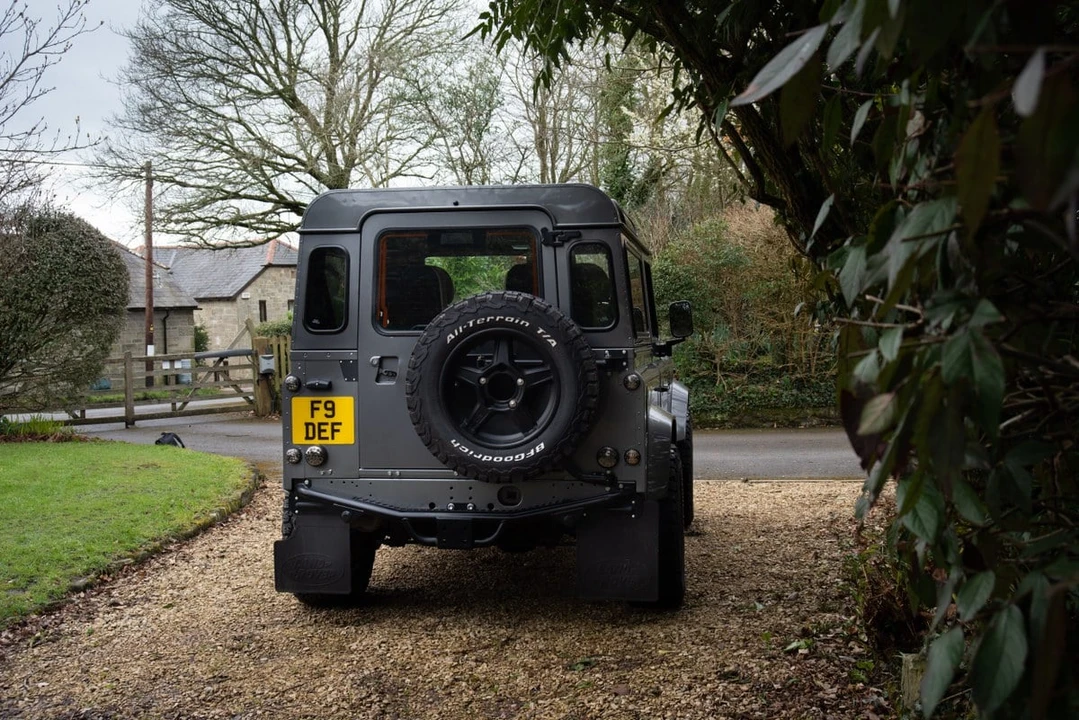 2015 Land Rover Defender 90 - Image 16 of 30