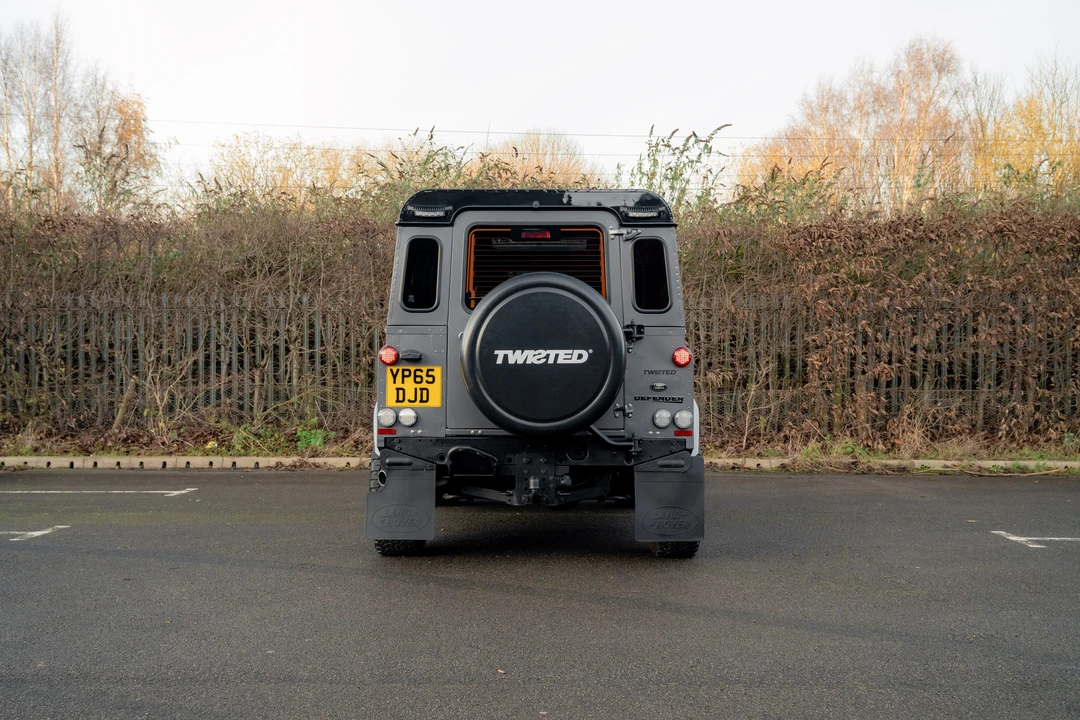 2015 Land Rover Defender 90 - Image 6 of 31