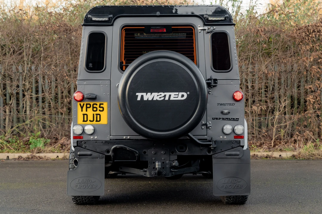2015 Land Rover Defender 90 - Image 10 of 31