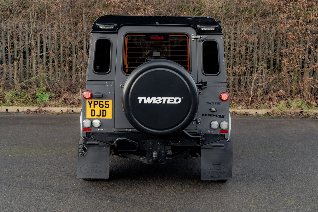 2015 Land Rover Defender 90 - Image 11 of 31