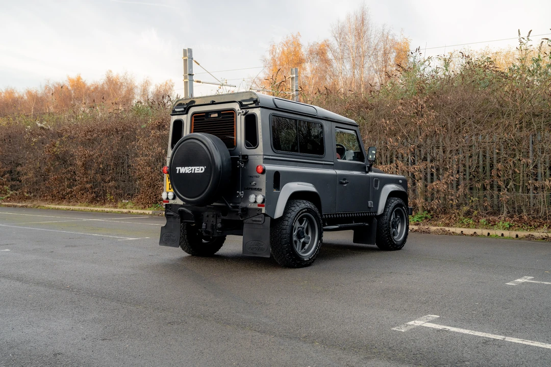 2015 Land Rover Defender 90 - Image 12 of 31