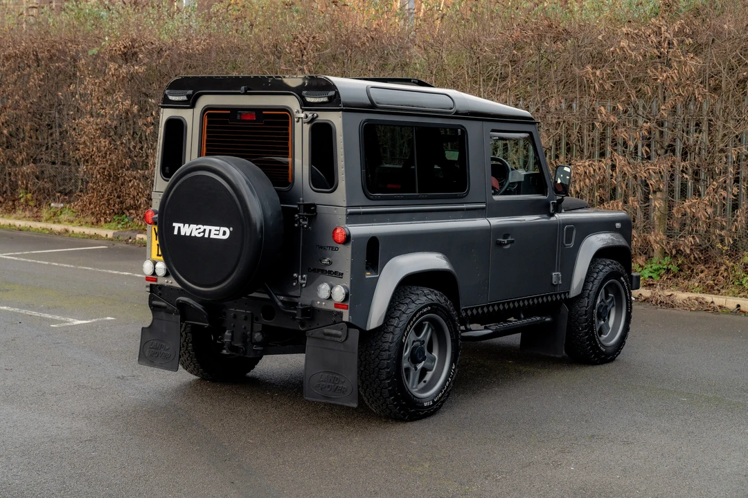 2015 Land Rover Defender 90 - Image 13 of 31
