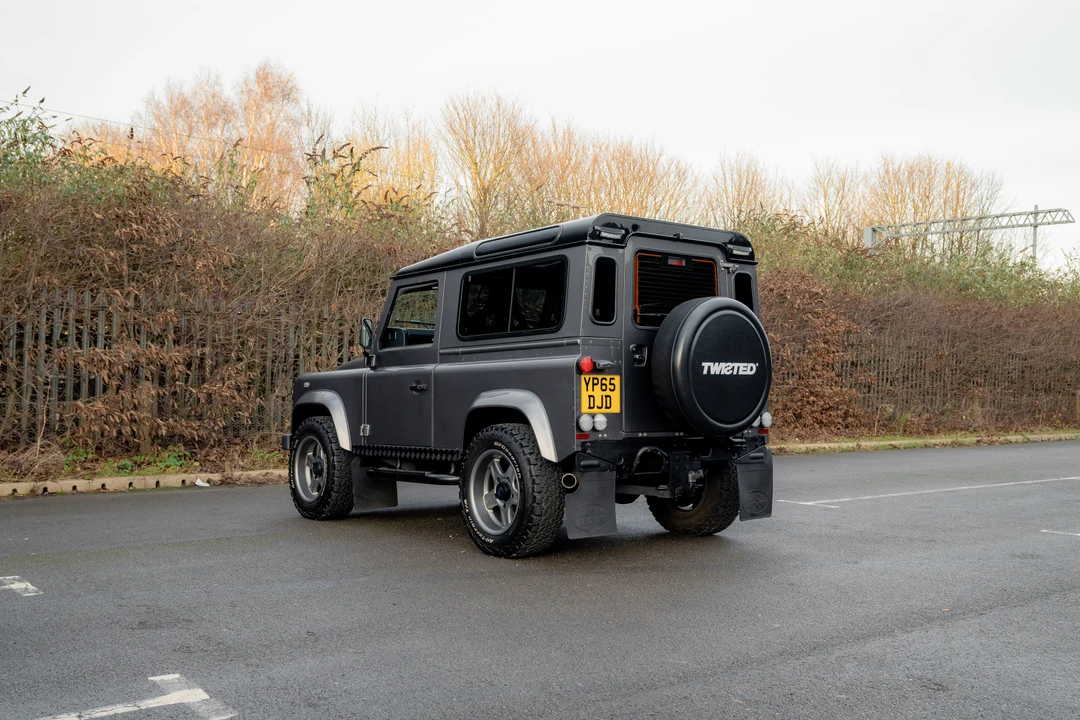 2015 Land Rover Defender 90 - Image 14 of 31