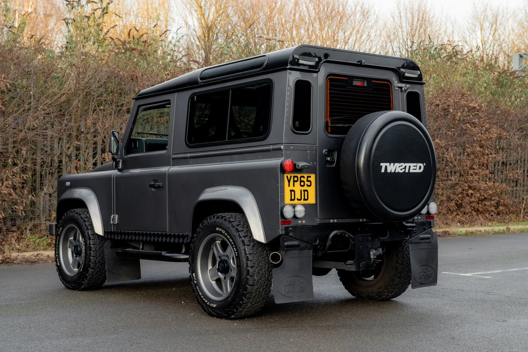 2015 Land Rover Defender 90 - Image 7 of 31