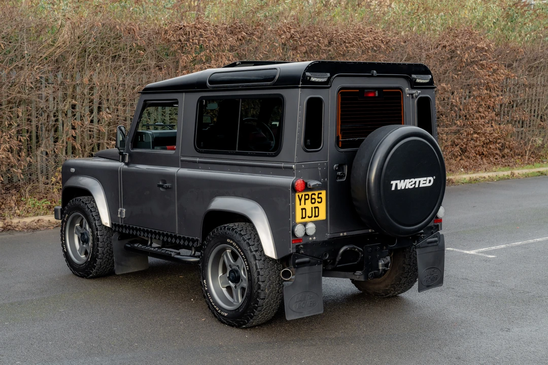 2015 Land Rover Defender 90 - Image 15 of 31