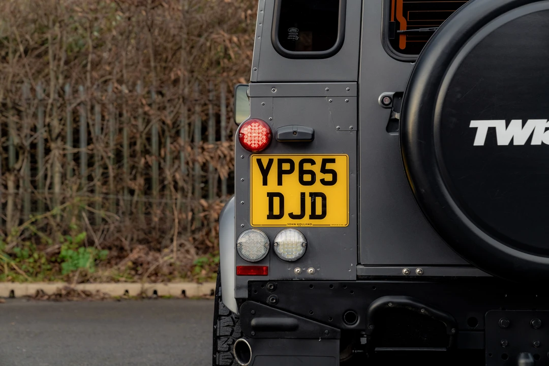 2015 Land Rover Defender 90 - Image 25 of 31