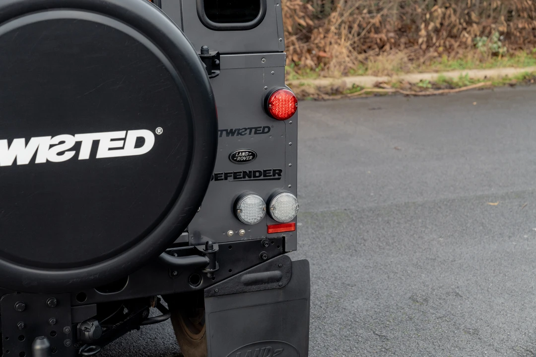 2015 Land Rover Defender 90 - Image 27 of 31