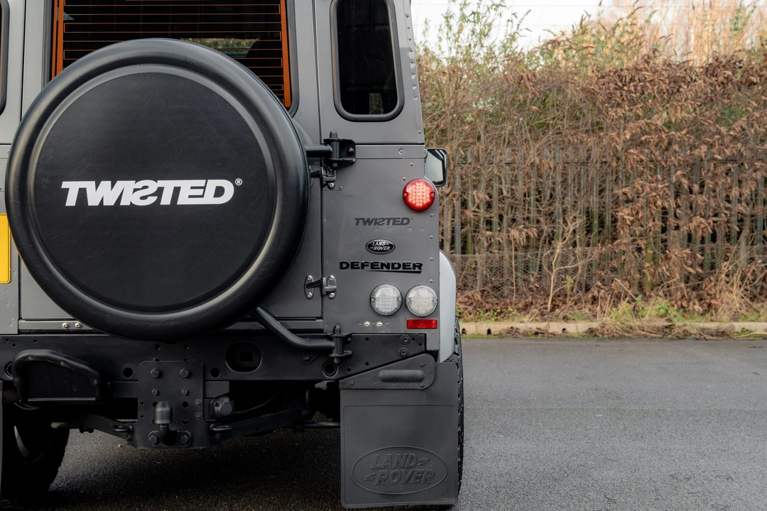 2015 Land Rover Defender 90 - Image 28 of 31