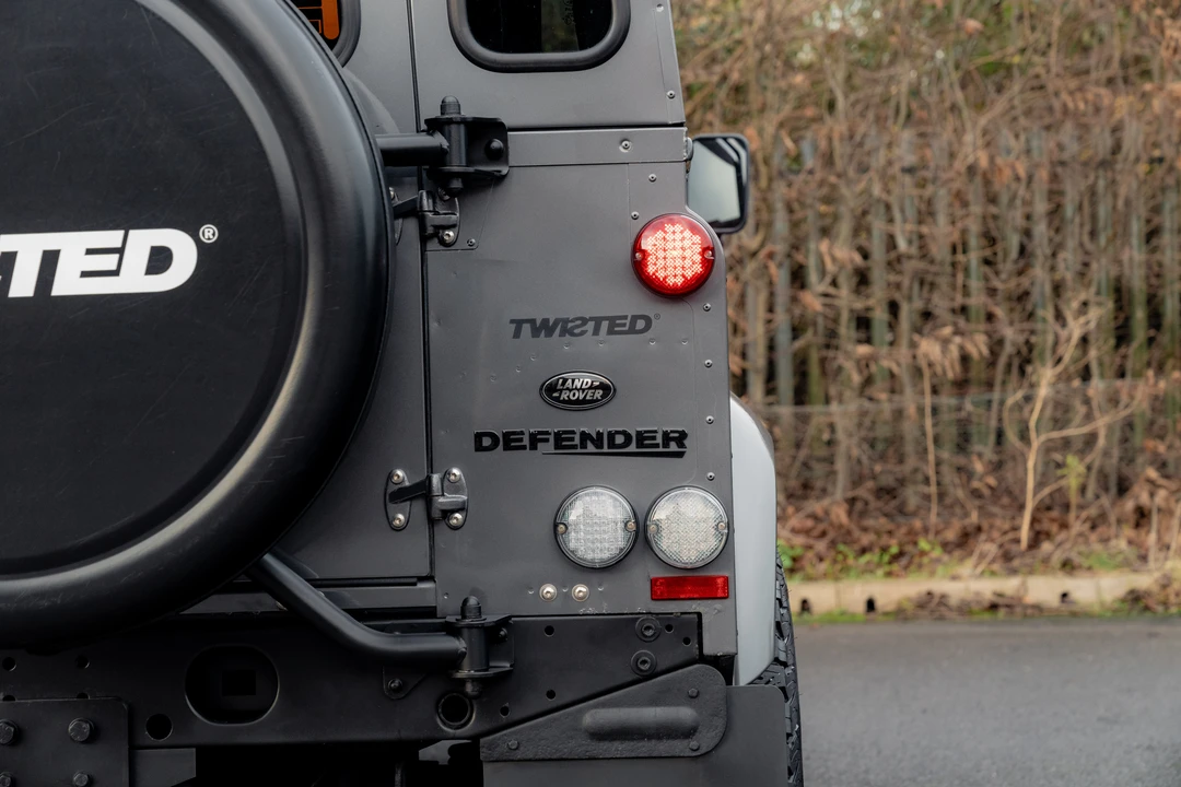 2015 Land Rover Defender 90 - Image 29 of 31