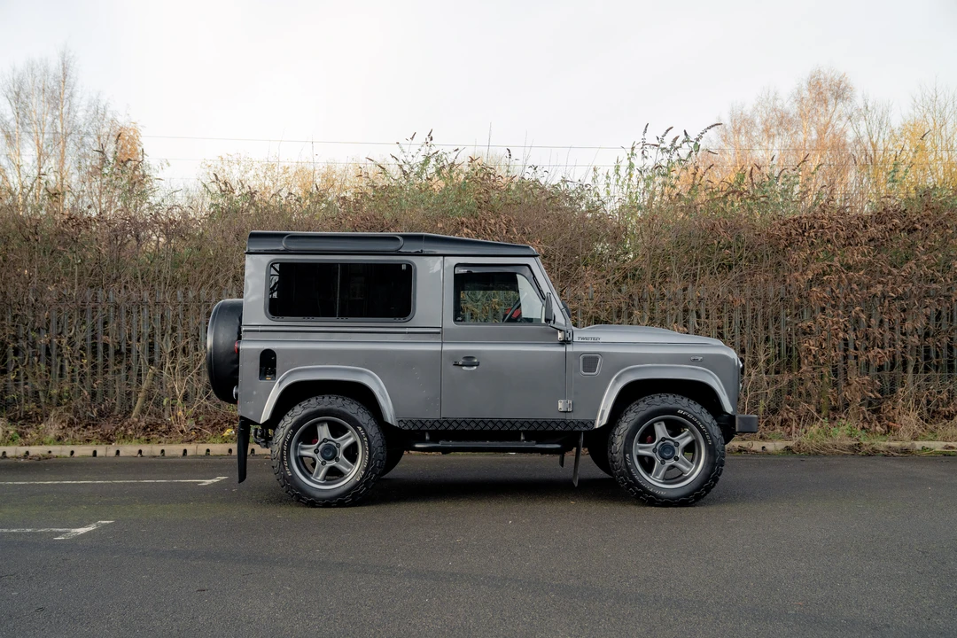2015 Land Rover Defender 90 - Image 4 of 31