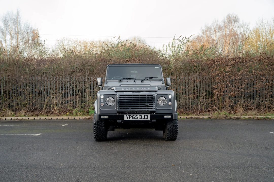 2015 Land Rover Defender 90 - Image 17 of 31
