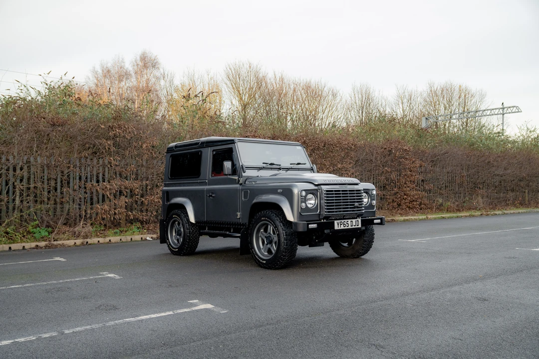 2015 Land Rover Defender 90 - Image 19 of 31