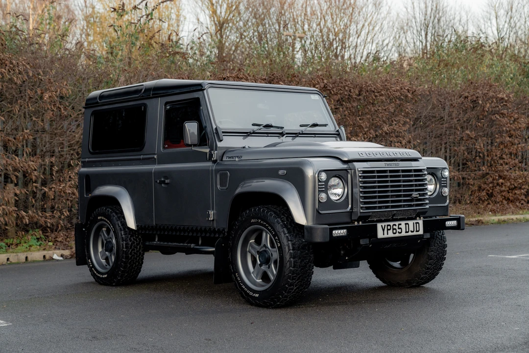 2015 Land Rover Defender 90 - Image 3 of 31