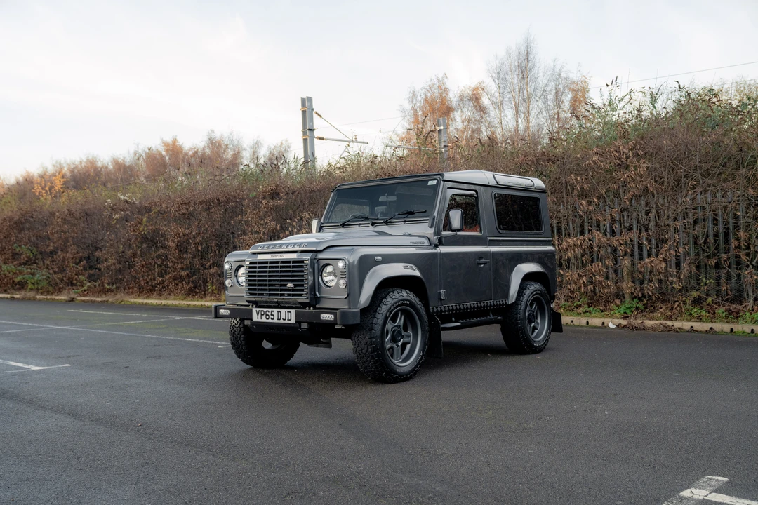2015 Land Rover Defender 90 - Image 9 of 31