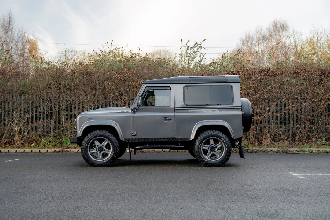 2015 Land Rover Defender 90 - Image 8 of 31