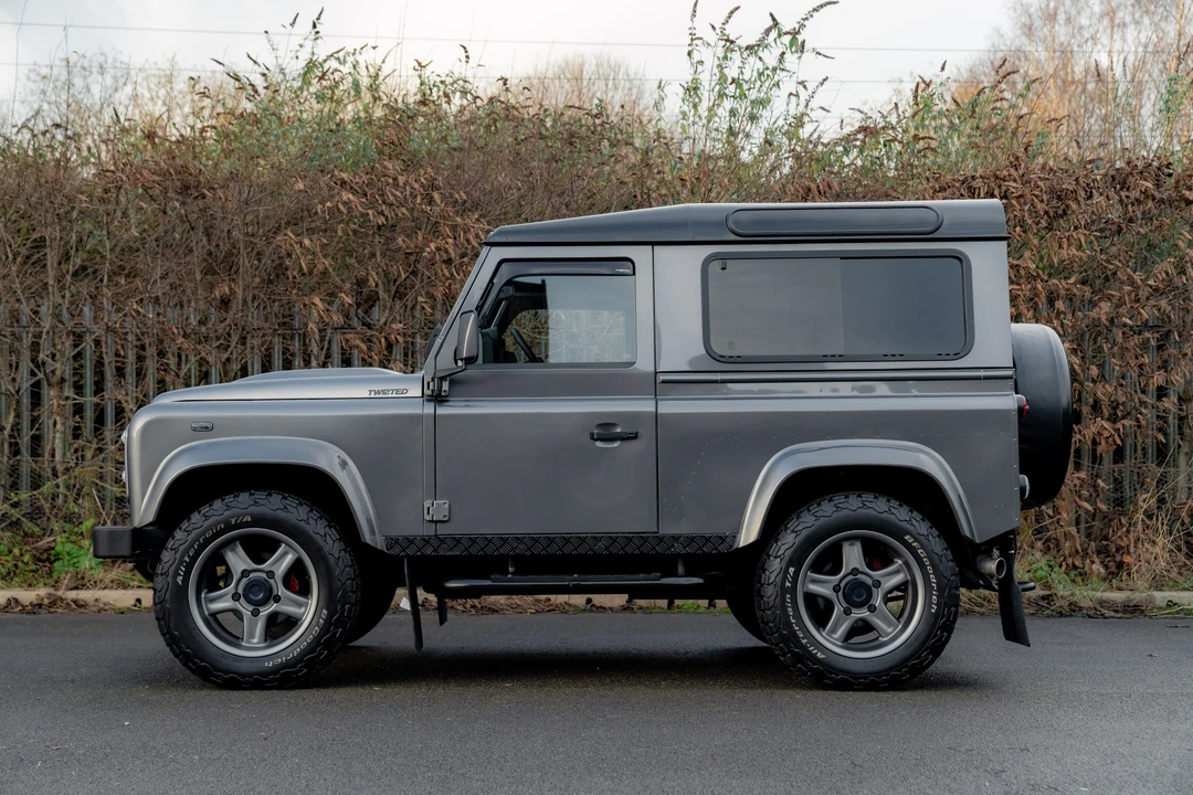 2015 Land Rover Defender 90 - Image 23 of 31