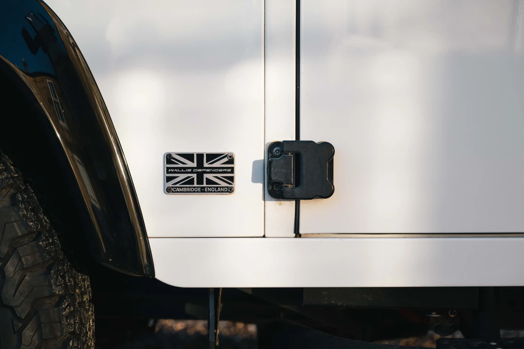 2015 Land Rover Defender 90 - Image 15 of 31