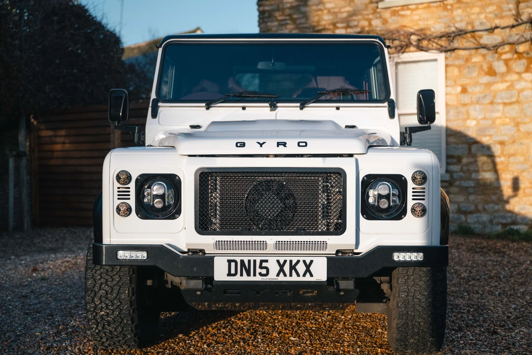 2015 Land Rover Defender 90 - Image 14 of 31