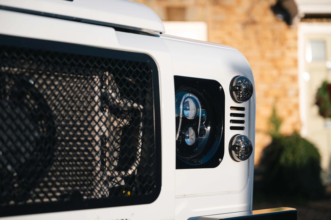 2015 Land Rover Defender 90 - Image 16 of 31