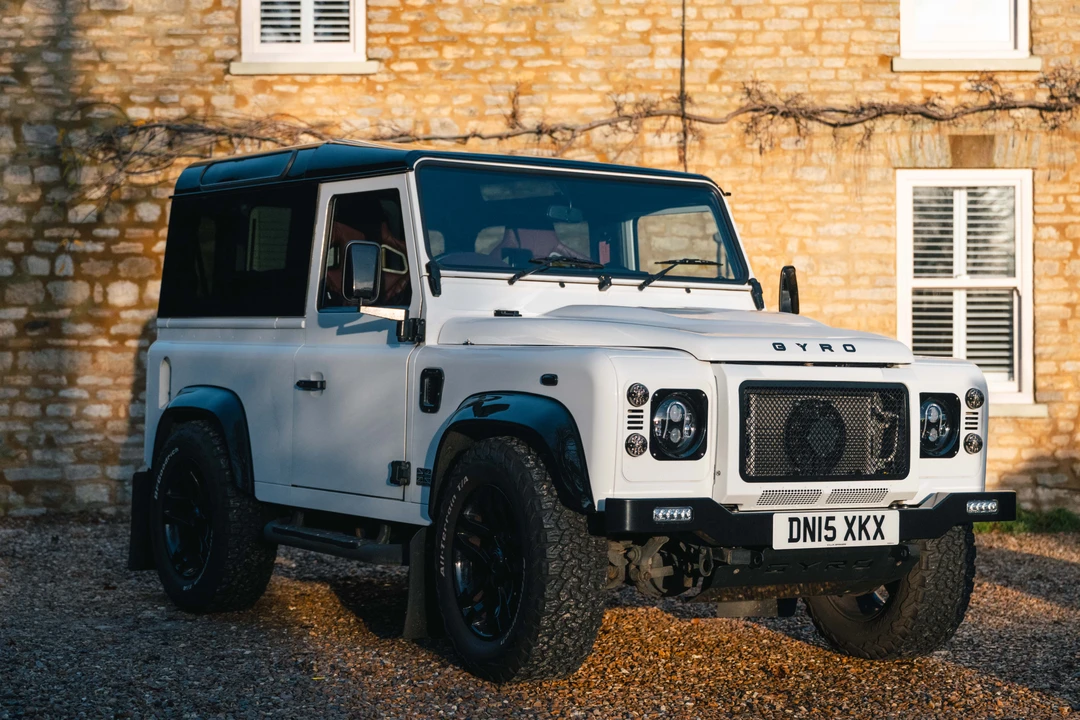 2015 Land Rover Defender 90 - Image 8 of 31