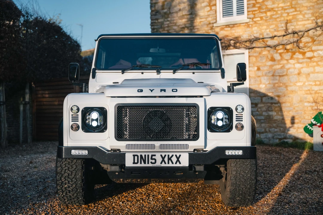 2015 Land Rover Defender 90 - Image 2 of 31