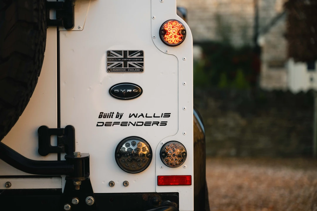 2015 Land Rover Defender 90 - Image 30 of 31