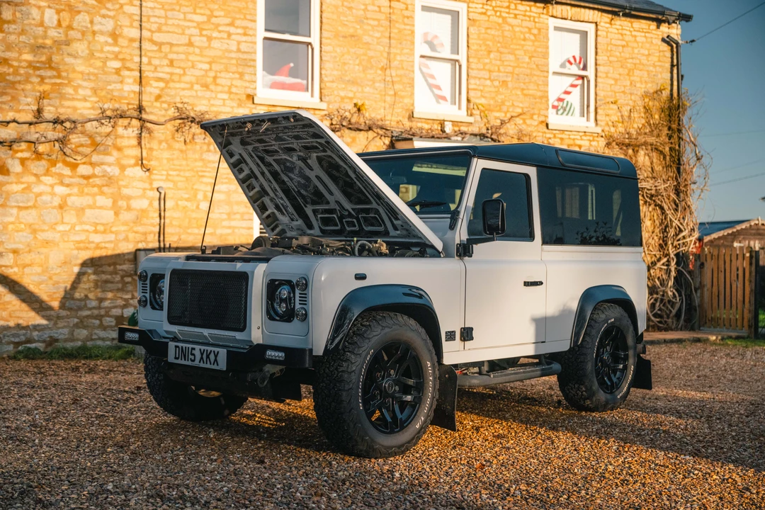 2015 Land Rover Defender 90 - Image 13 of 31