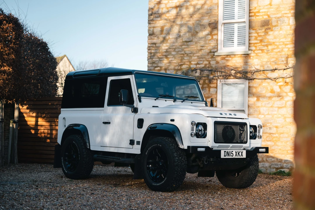 2015 Land Rover Defender 90 - Image 10 of 31