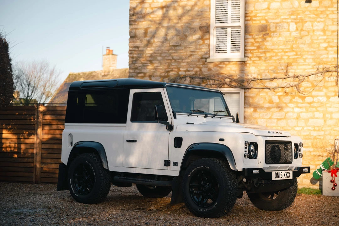 2015 Land Rover Defender 90 - Image 11 of 31