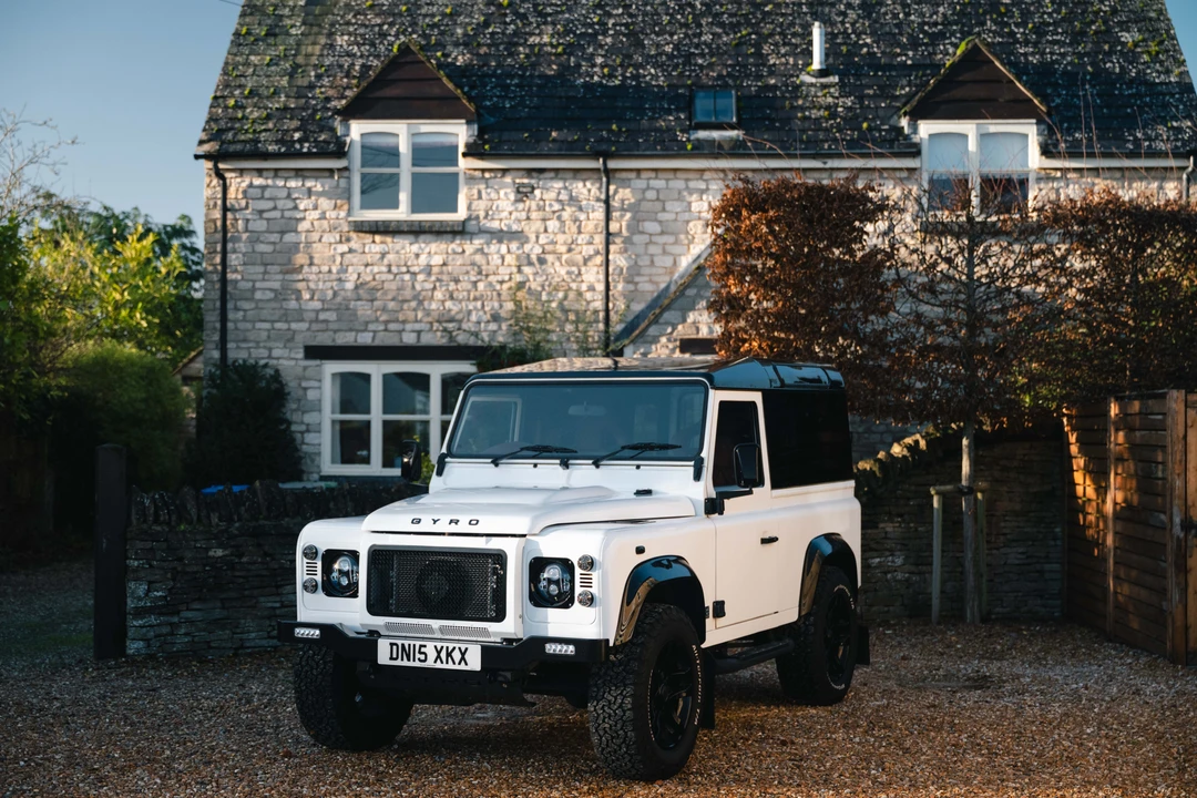 2015 Land Rover Defender 90 - Image 12 of 31