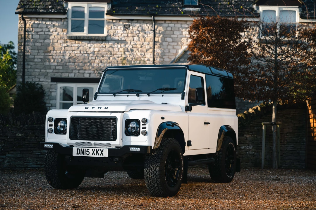 2015 Land Rover Defender 90 - Image 9 of 31