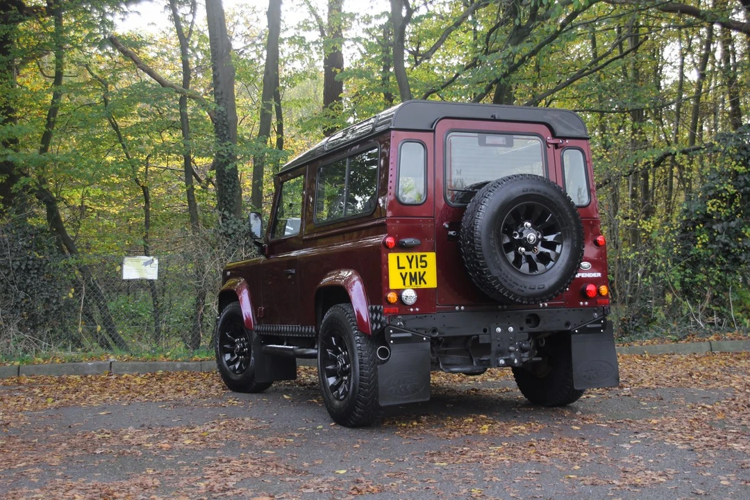 2015 Land Rover Defender 90 - Image 16 of 30