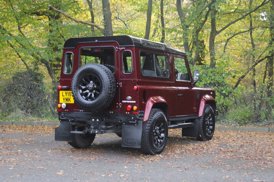 2015 Land Rover Defender 90 - Image 14 of 30