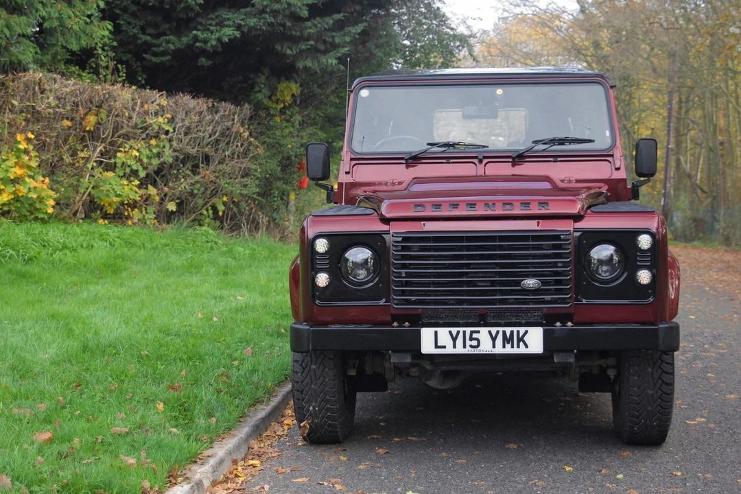 2015 Land Rover Defender 90 - Image 4 of 30