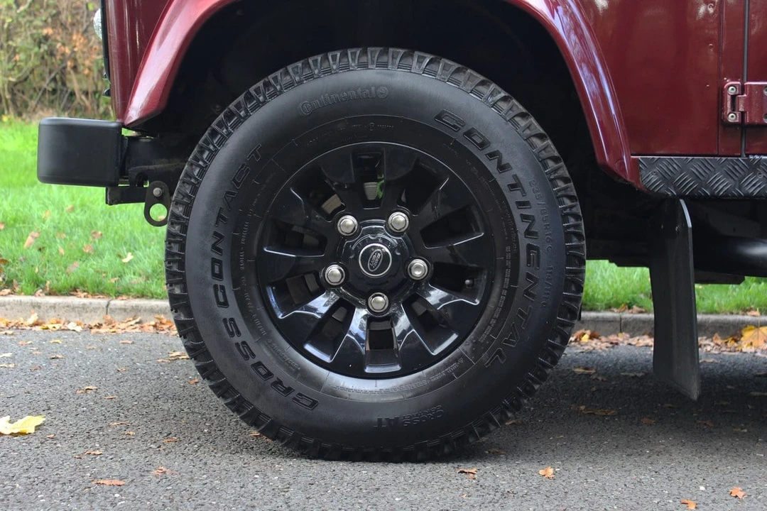 2015 Land Rover Defender 90 - Image 22 of 30