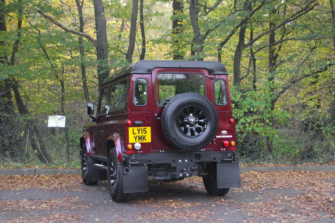 2015 Land Rover Defender 90 - Image 18 of 30