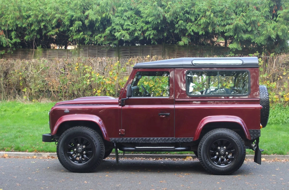 2015 Land Rover Defender 90 - Image 5 of 30