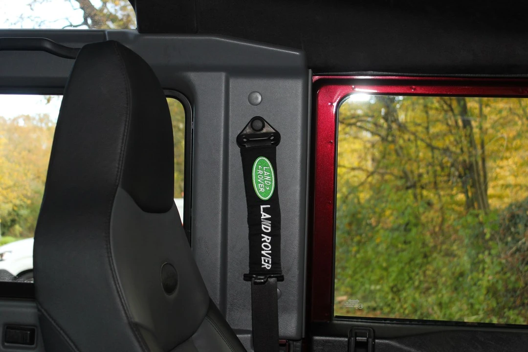 2015 Land Rover Defender 90 - Image 29 of 30