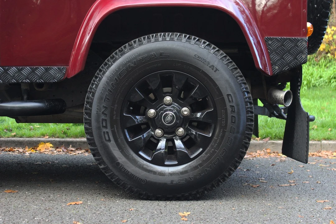 2015 Land Rover Defender 90 - Image 21 of 30