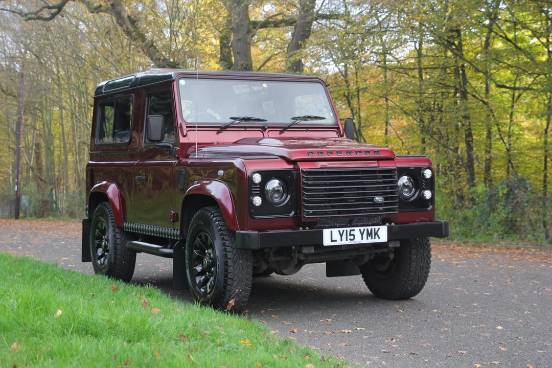 2015 Land Rover Defender 90 - Image 7 of 30