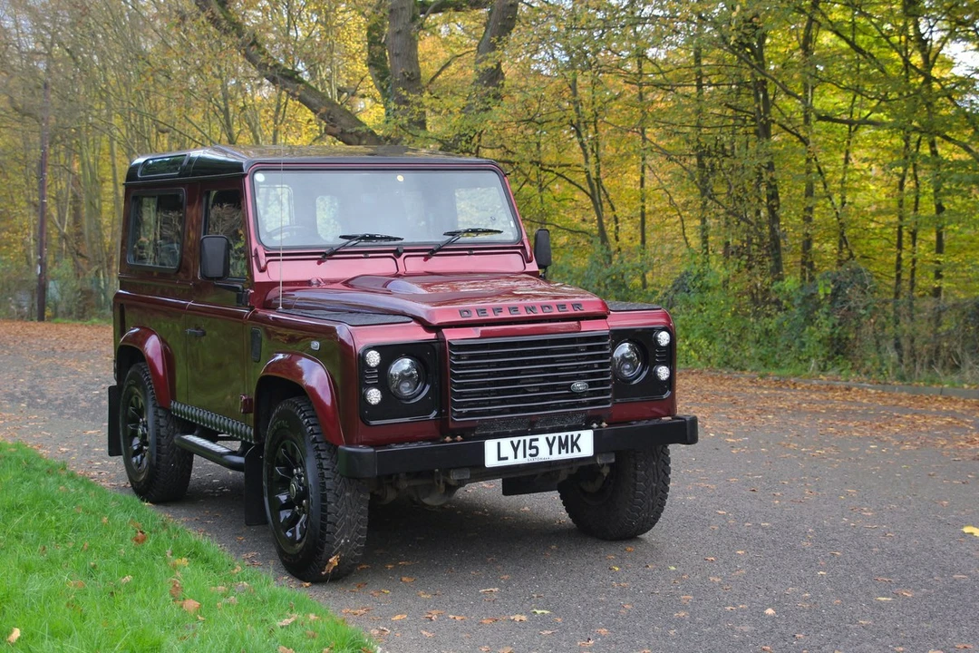 2015 Land Rover Defender 90 - Image 8 of 30