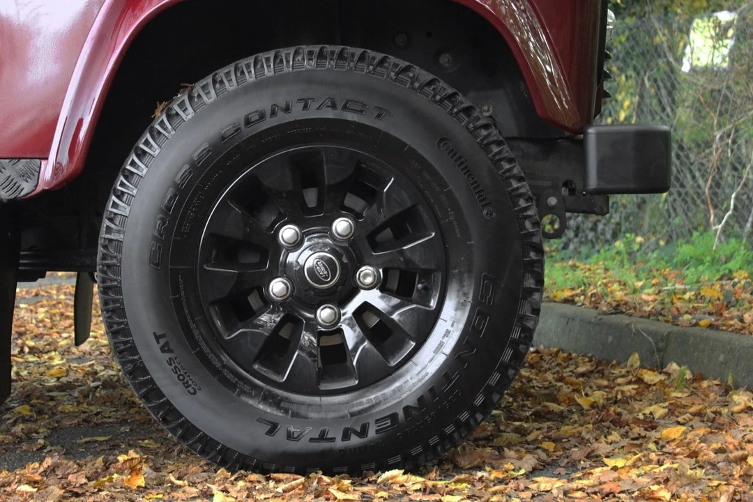 2015 Land Rover Defender 90 - Image 24 of 30