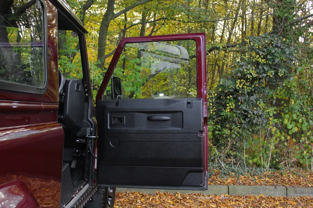 2015 Land Rover Defender 90 - Image 28 of 30