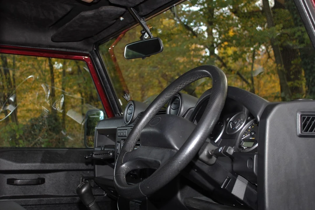 2015 Land Rover Defender 90 - Image 27 of 30