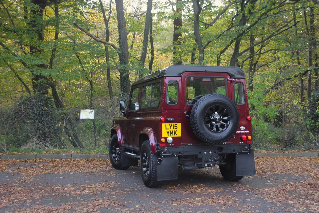 2015 Land Rover Defender 90 - Image 15 of 30