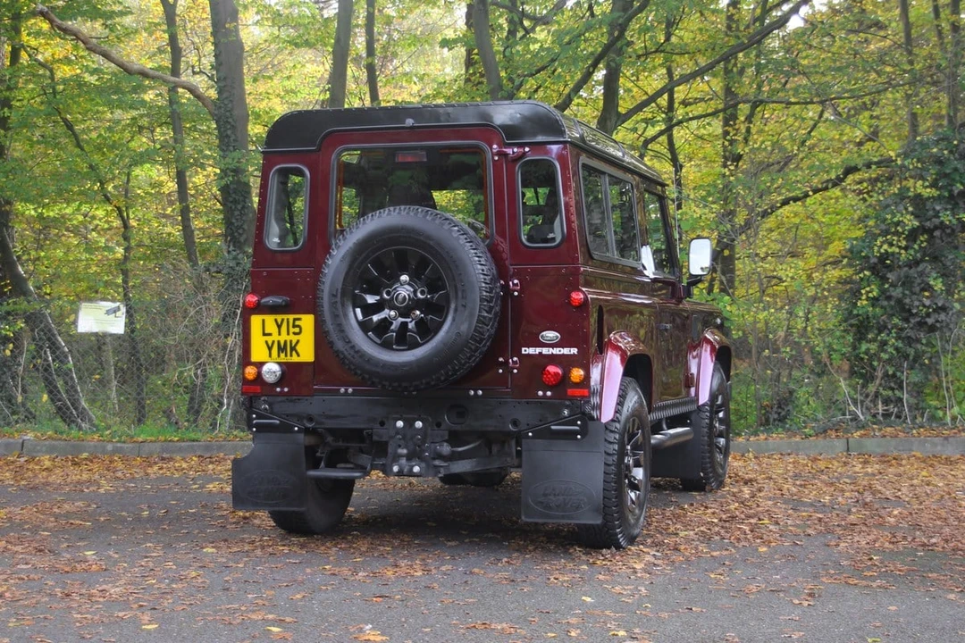 2015 Land Rover Defender 90 - Image 12 of 30