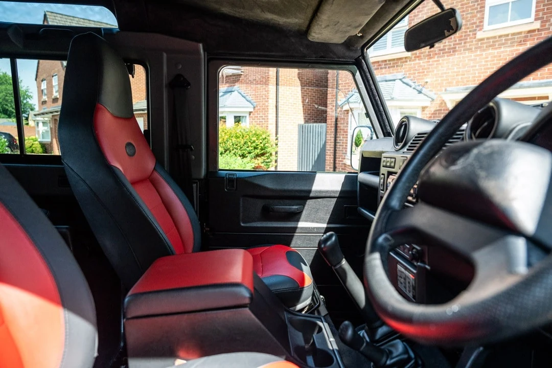 2015 Land Rover Defender 90 - Image 6 of 30