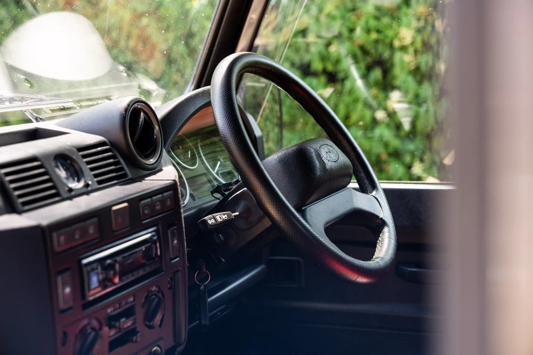 2015 Land Rover Defender 90 - Image 14 of 30