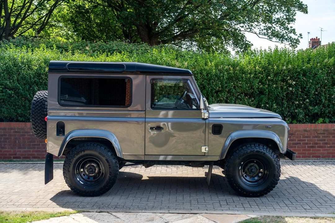 2015 Land Rover Defender 90 - Image 3 of 30