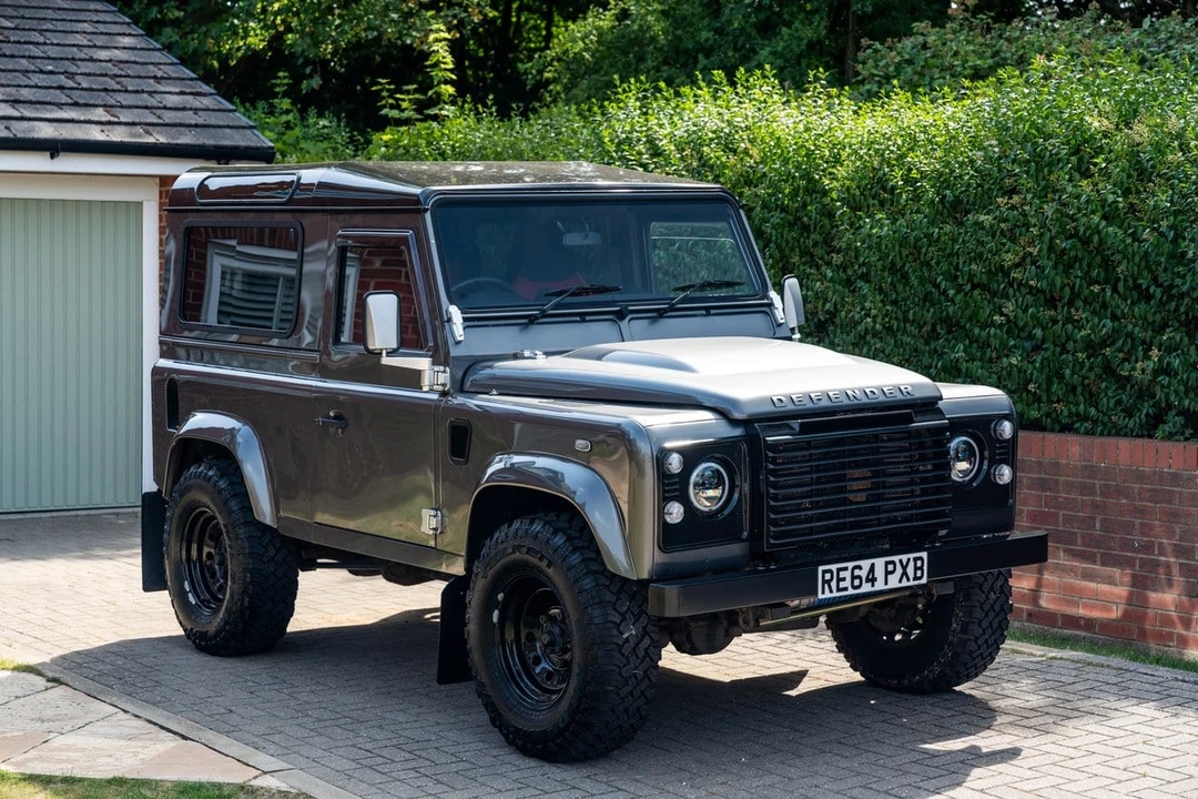 2015 Land Rover Defender 90 - Image 15 of 30
